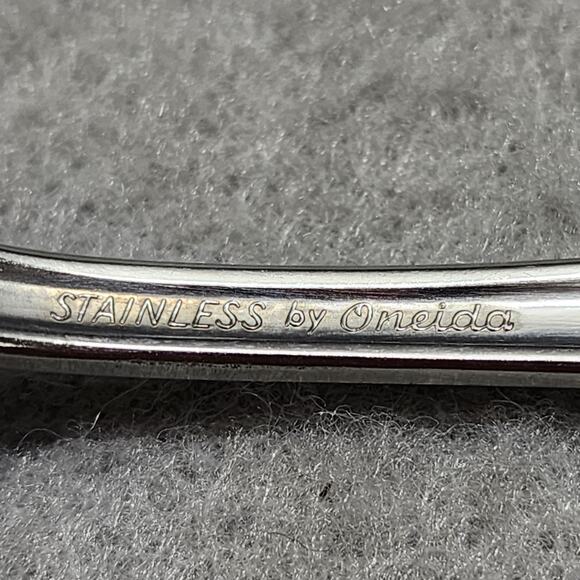 Oneida ASHMORE Floral Design Burnished Handle Dinner Spoon Flatware Replacement - Picture 3 of 3